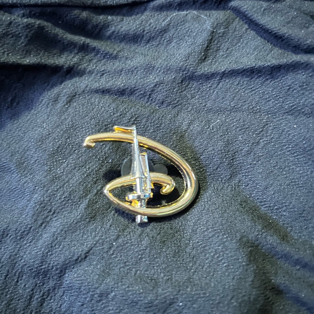 Disney ‘D’ pin